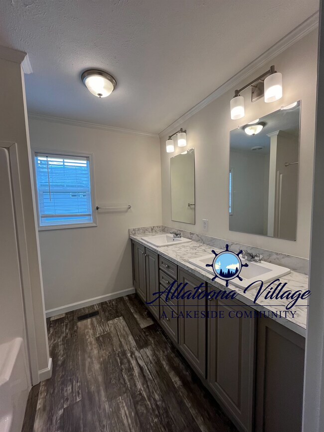 Building Photo - MOVE IN SPECIAL 3BR/2Bth offering Private Lake Access, Open Floor Plan, Pet Friendly