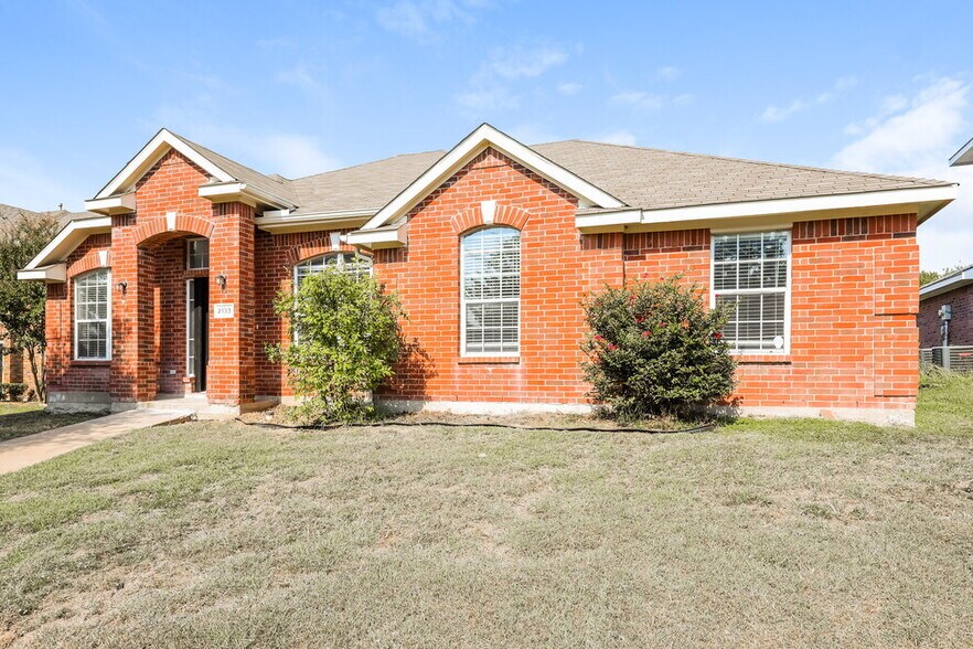 Building Photo - 2133 Acorn Grove