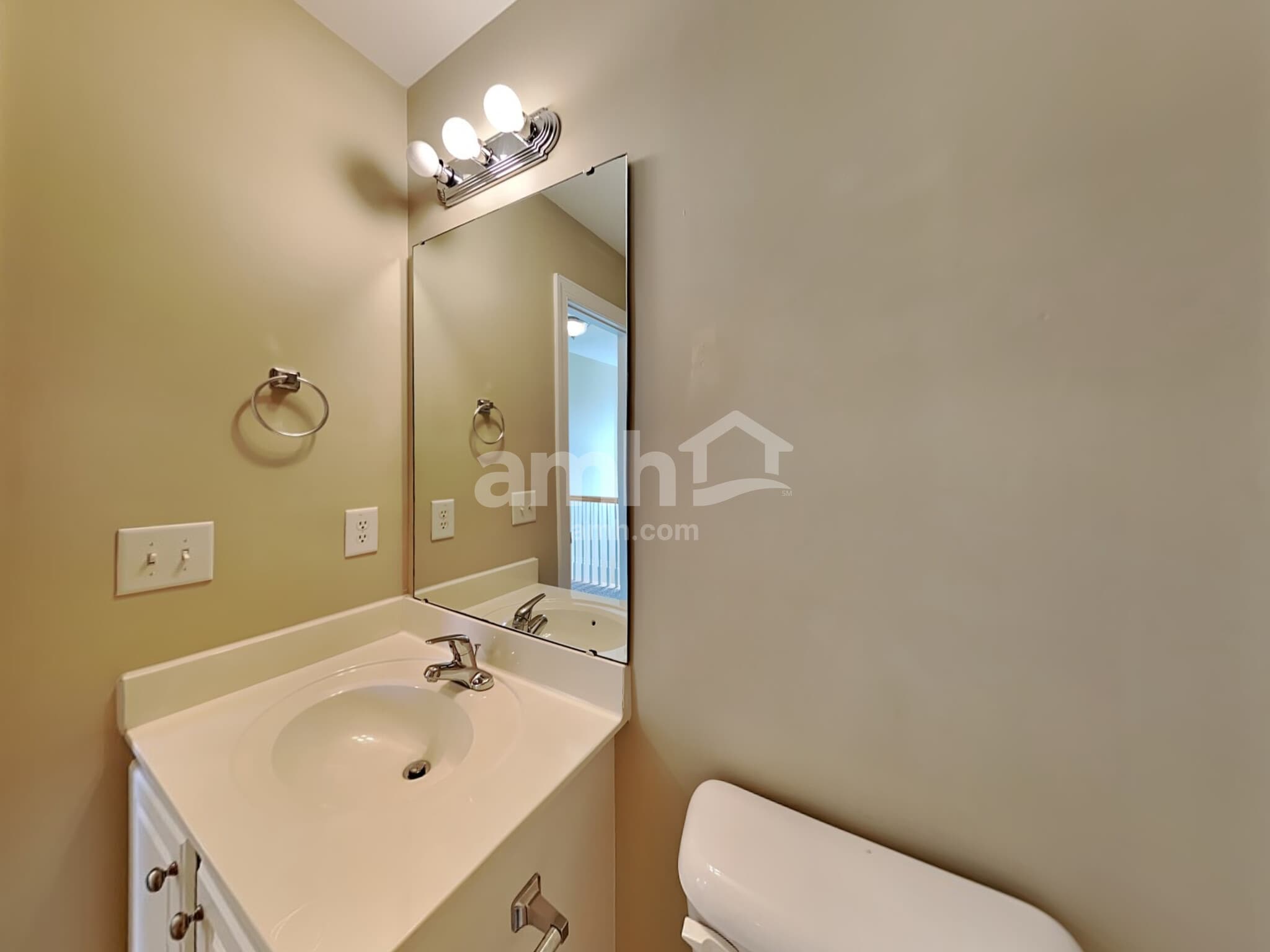 Building Photo - 56 Locket Dr