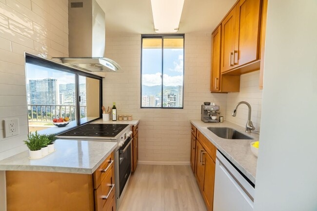 Building Photo - AVAILABLE NOW |  2 Bedroom, 1 Bathroom Apartment | Located at Ala Wai Plaza | 1 Assigned/Covered ...