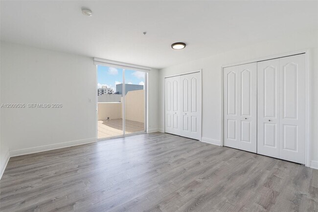 Building Photo - 2400 SW 27th Ave