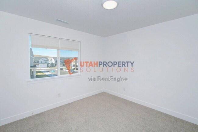Building Photo - 1316 Dawes Wy