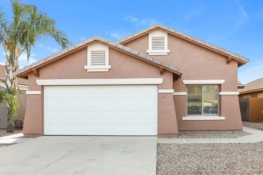 Primary Photo - 1977 W Vineyard Plains Dr