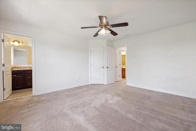 Building Photo - 6252 Newport Ct