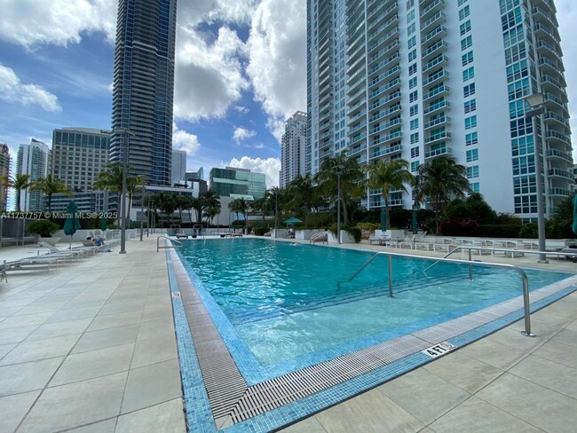 Building Photo - 950 Brickell Bay Dr