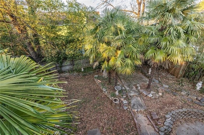 Building Photo - 976 Delaware Ave SE