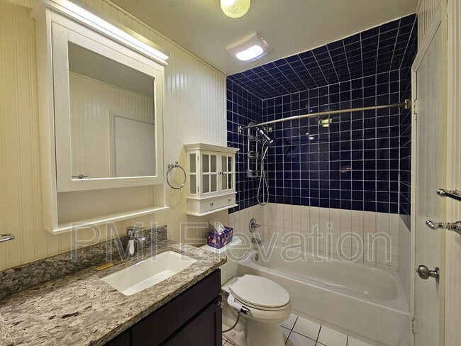 Building Photo - 7411 S Carr Ct