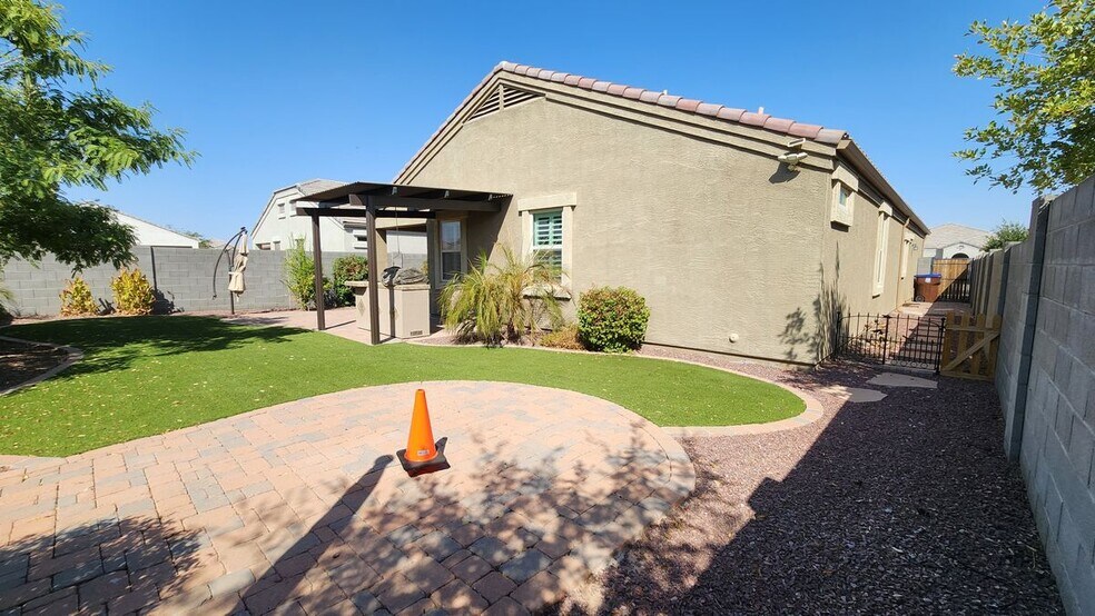 Building Photo - 42037 W Quinto Dr