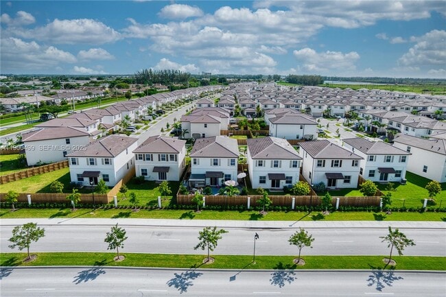 Building Photo - 2444 SE 24th Ave