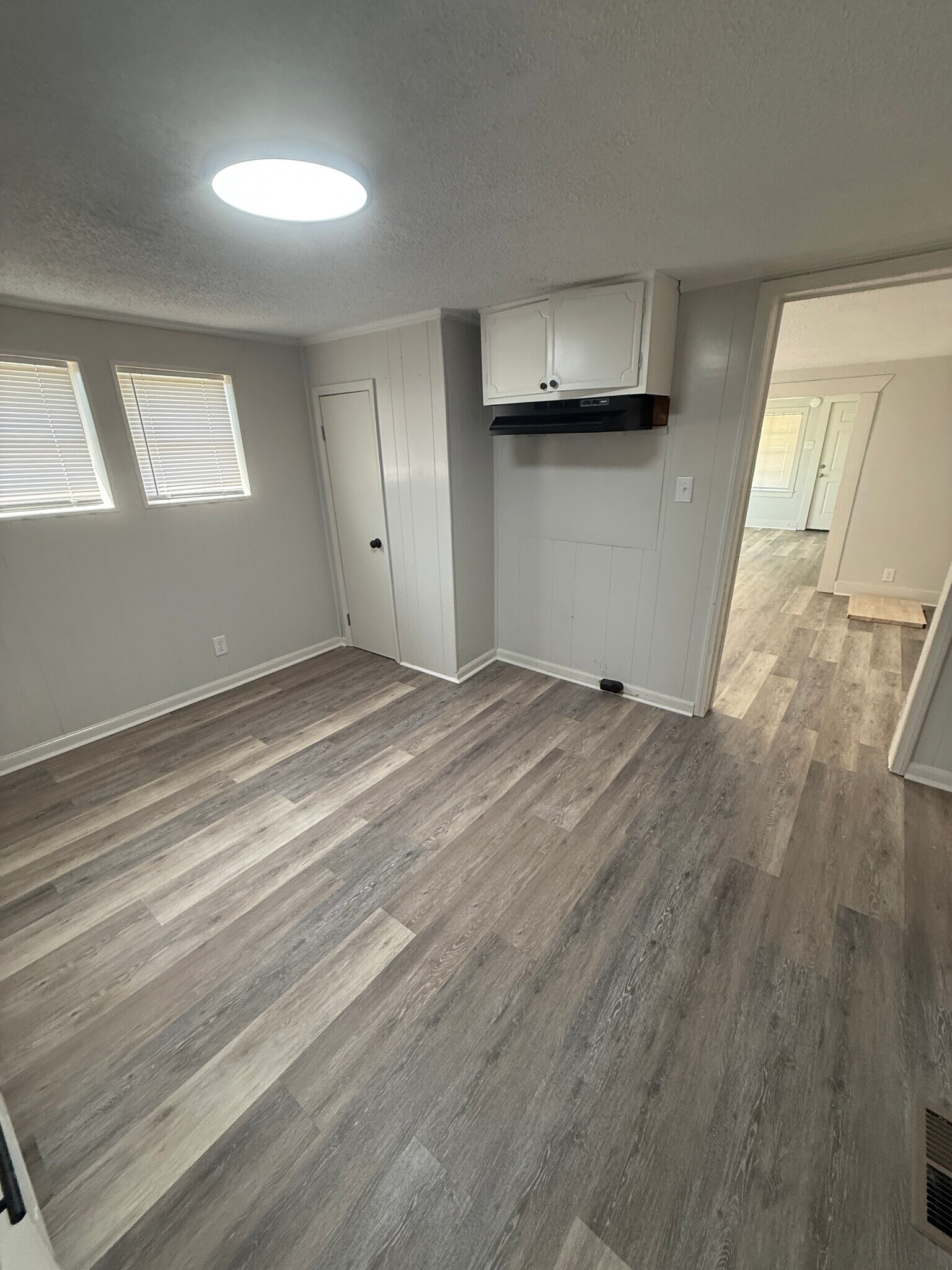 Building Photo - 537 37th Ter W