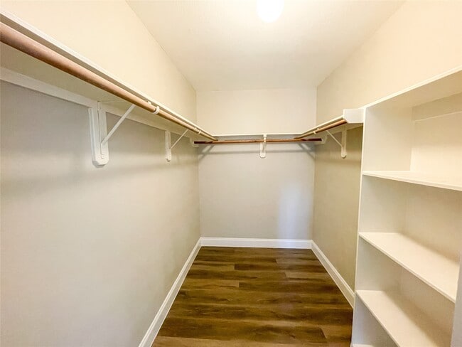 Building Photo - 11913 Longwood Garden Way