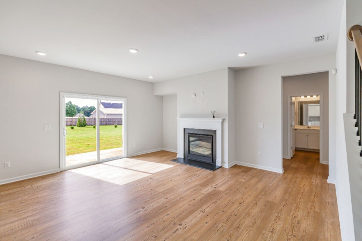 Building Photo - 220 Arwen Dr