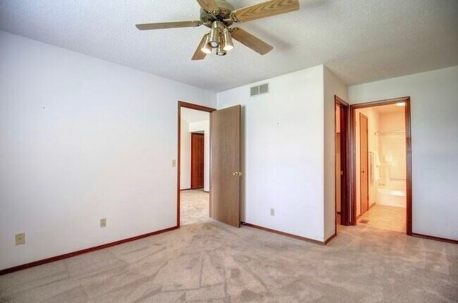 Master Bedroom - 2414 Heritage Dr
