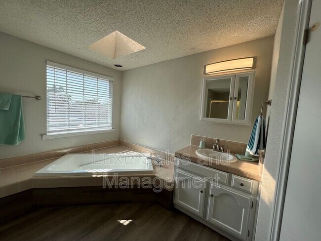 Building Photo - 2137 Goodrich Dr