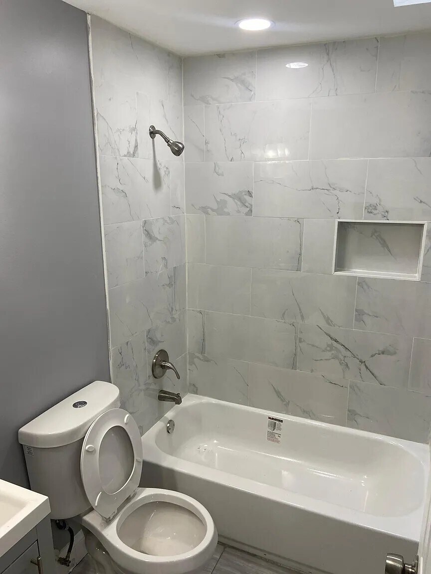 Building Photo - 803 Druid Park Lake Dr