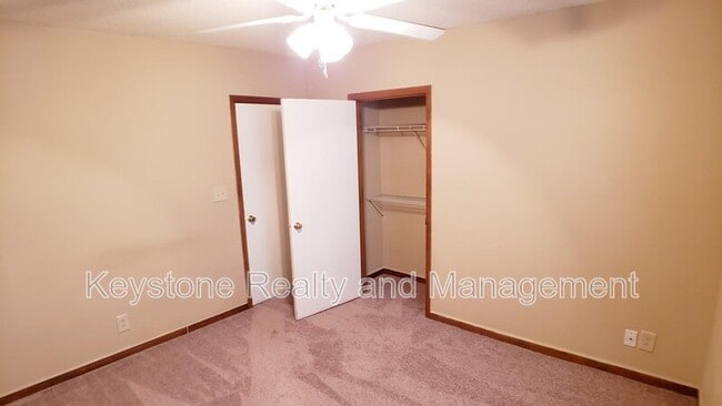 Building Photo - 706 Peachers Dr