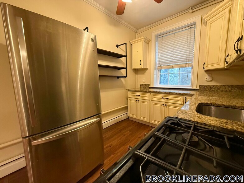 Primary Photo - 1253 Beacon St