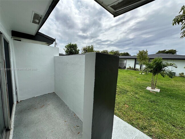 Building Photo - 6032 SW 25th St