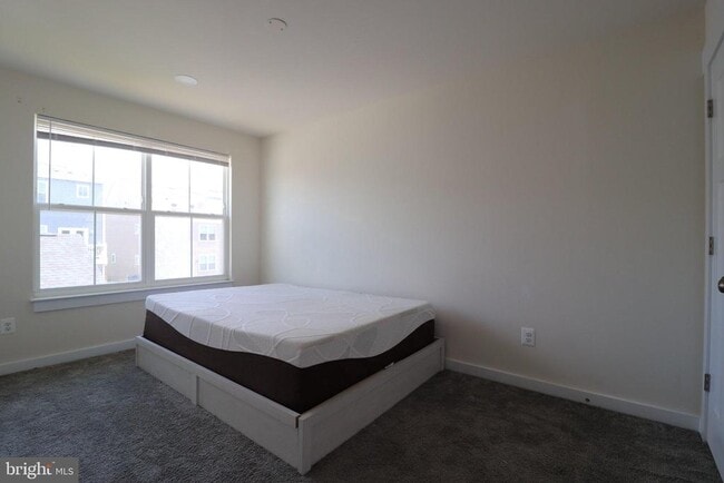 Building Photo - 414 Waverley Dr