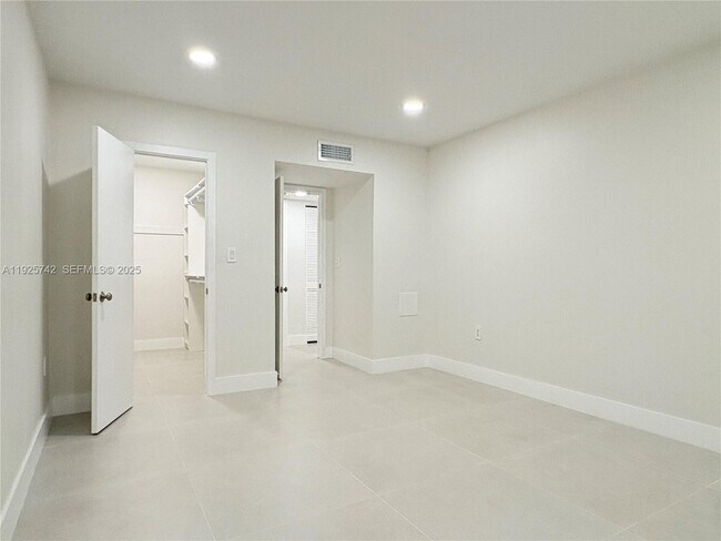 Building Photo - 7913 SW 104th St