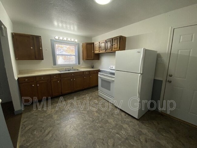 Building Photo - 3136 SE Fremont St