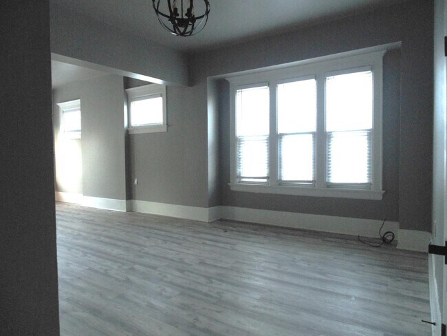 Building Photo - 2829 W Juneau Ave