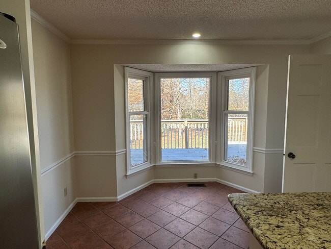 Building Photo - Available to Show