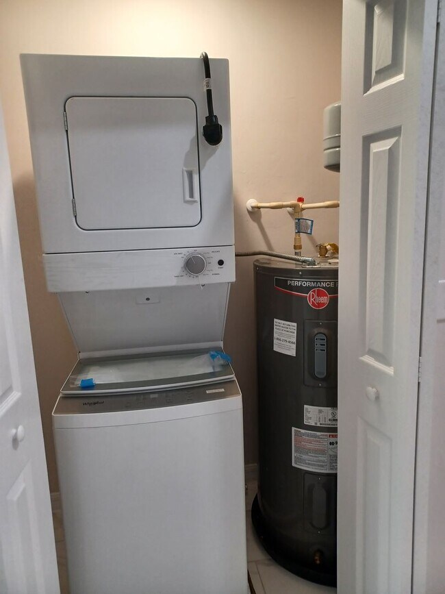 Building Photo - BREAND NEW CONSTRUCTION 3 BR / 2 BA WITH S...