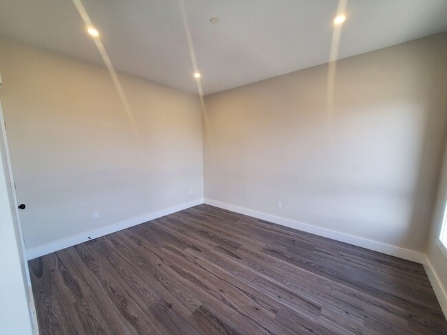 Building Photo - 64 Tolman St