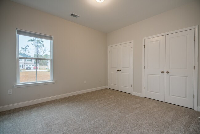 Building Photo - 106 Holland Dr