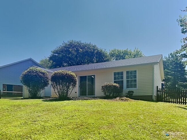 Building Photo - 1217 Capps Hollow Dr