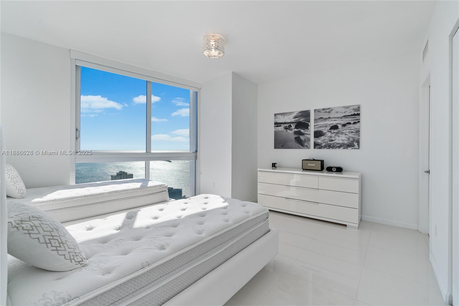 Building Photo - 495 Brickell Ave