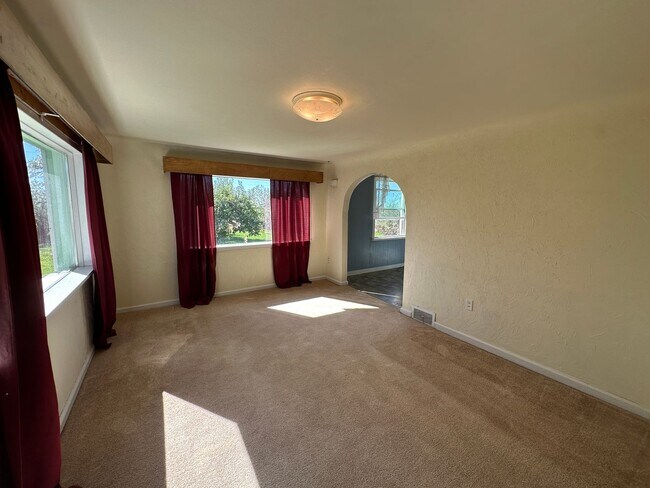 Building Photo - 5084 ID-33