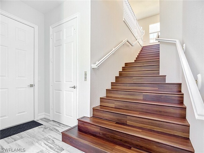 Building Photo - 4752 Stratford Ct