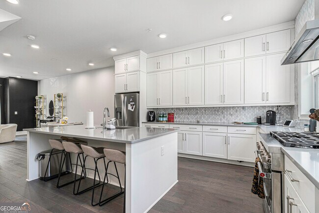 Building Photo - 574 Boulevard Pl NE