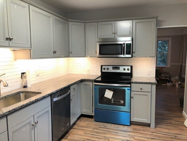 Building Photo - 360 Dehaven St