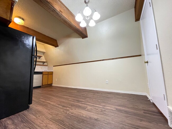 Building Photo - Affordable 2 bed in Arts District