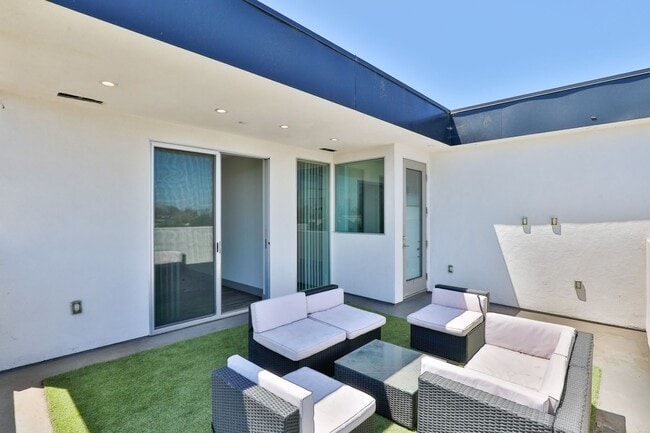 Building Photo - Gemini Townhomes