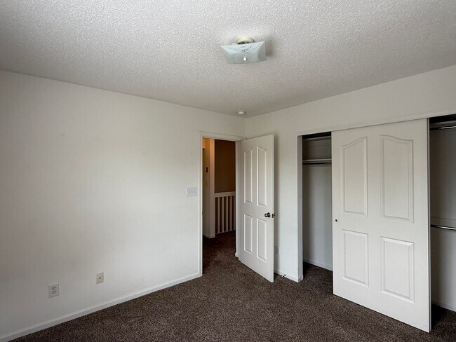 Building Photo - Condo Townhouse in Castleton Camden Village