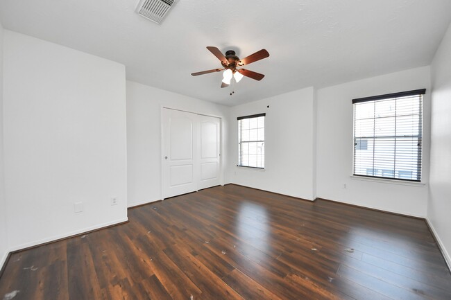 Building Photo - 5922 Hollister Cole