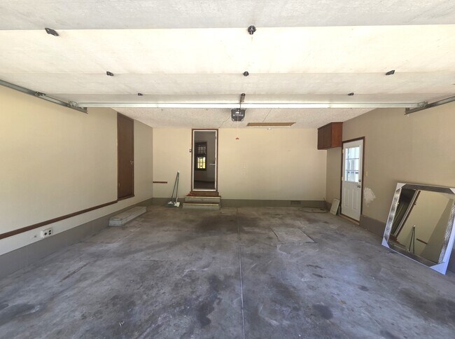 Building Photo - 2065 S Wellington Ave