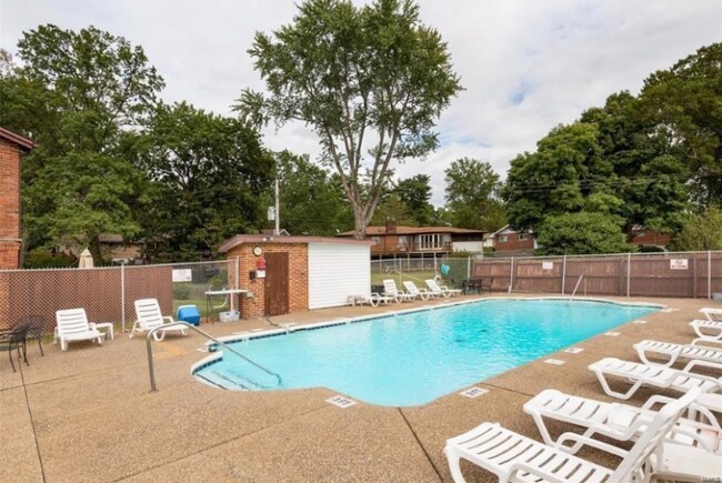 Building Photo - 7971 Royal Arms Ct