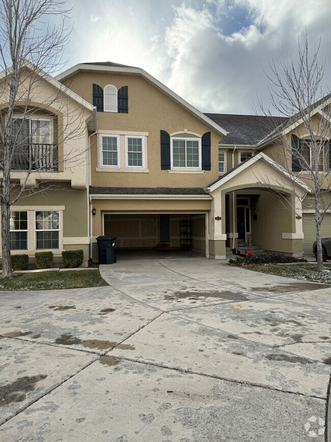 Building Photo - East Lehi Townhouse: Modern Luxury & Conve...