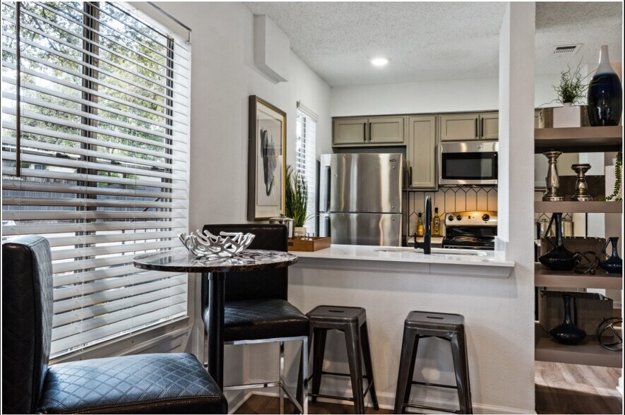 Building Photo - 12001 Metric Blvd