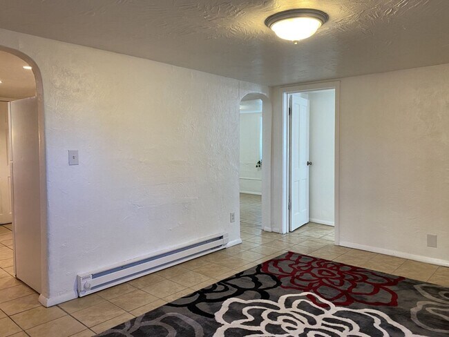 Building Photo - 1127 W Mulberry St