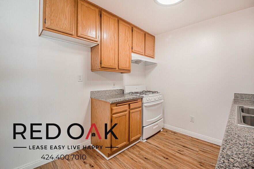 Building Photo - 326 S Westlake Ave