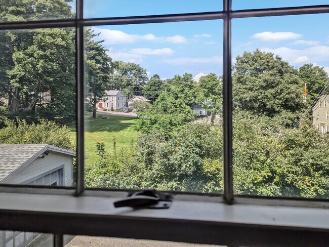 Building Photo - 7 Warren St