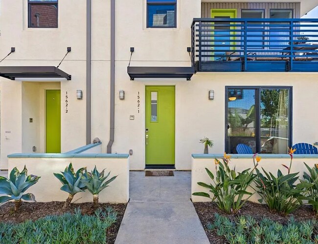 Building Photo - 1562- Vista del Mar Way