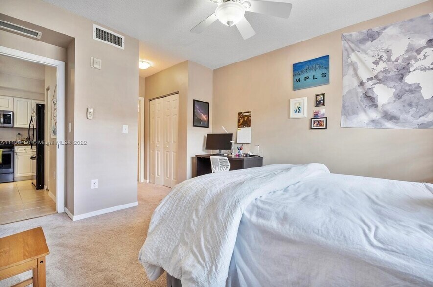 Building Photo - 6851 SW 44th St