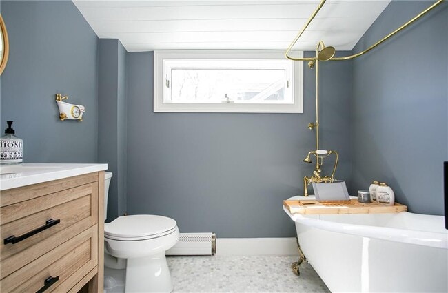 Building Photo - 5 Cherry St